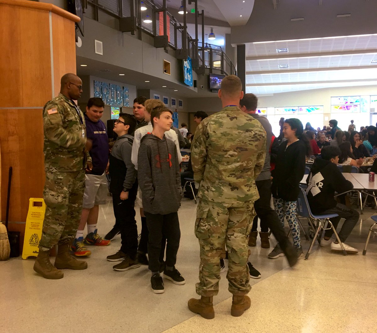 SumnerCIC's tweet photo. Celebrity status at Lakeridge for two of the Army’s finest! Students showed their enthusiasm and appreciation as the recruiters were leaving from mock interviews today. Thank you for your service! @BLHSCareerInfo @SumnerSDCTE https://t.co/wg1oOkaT5s