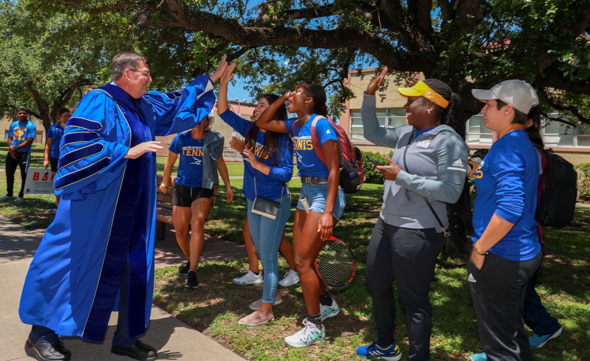JavelinaNation's tweet photo. Here are some pictures from our inauguration event yesterday-- so fun! Big thanks to everyone who helped #Welcome20 campus during the inaugural procession! https://t.co/Ug0aLFXYxe