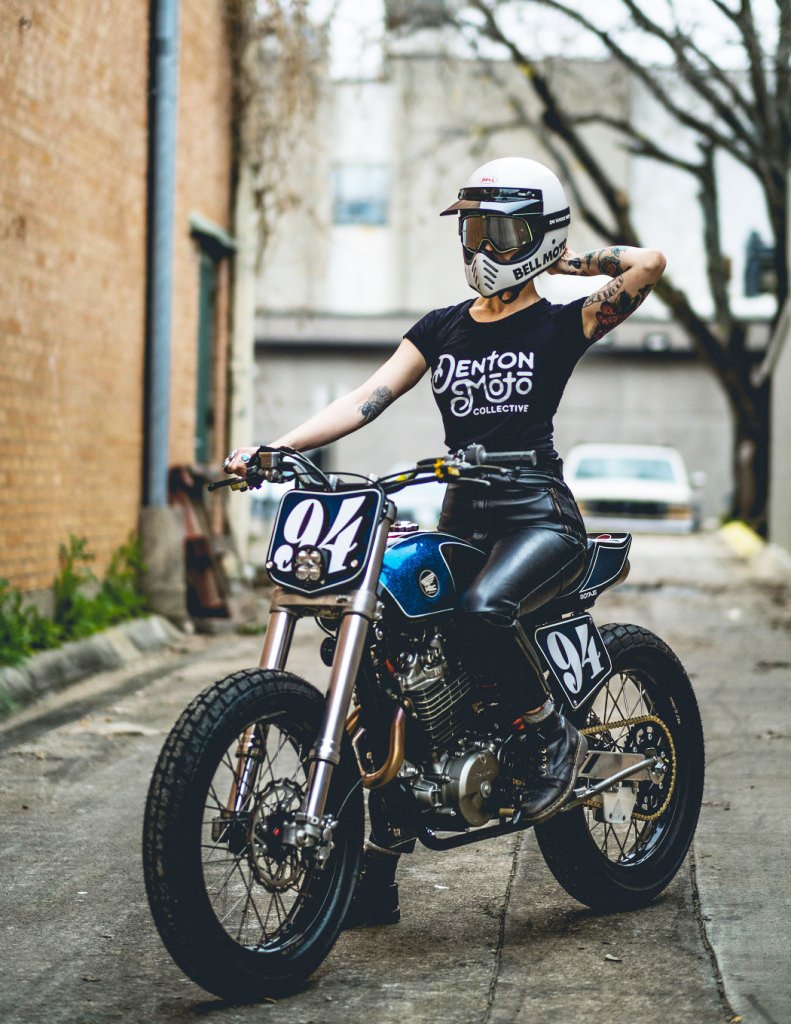 Radio_Riders's tweet photo. #ViernesCustom en #RadioRiders.
Mirá como transformaron esta #HondaXR650R en una moto 🏍 #FlatTrack!!
¿Qué te parece⁉️⁉️ https://t.co/DV91OVZmep