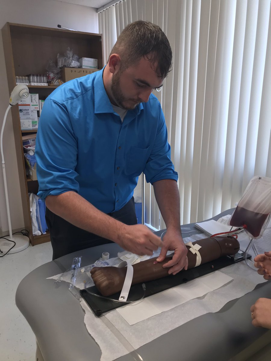 NICER_Lab's tweet image. More pictures from the @isuathltraining #DATweekend skill lab on IV therapy. #ElevATe