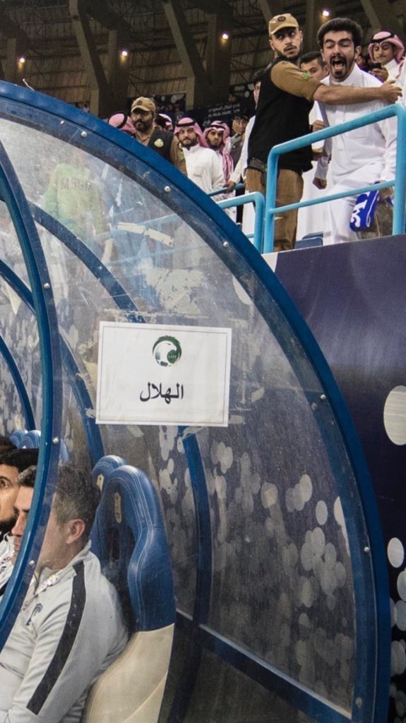 AM_A_7's tweet photo. #اقاله_بن_فيصل_وزوران_مطلب 

الهلال مع الإداره الحالية :
- خسر السوبر المصري ..
- خسر البطولة العربية ..
- خسر كاس الملك بنتيجه قاسيه !؟؟ https://t.co/yHUHAldc8X