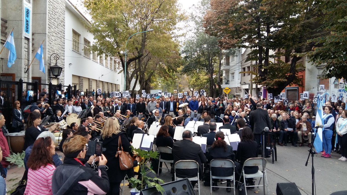 CjalSaralegui's tweet photo. Está mañana en los 100° aniversario de colegio Mariano Moreno de nuestra ciudad, entregando reconocimiento y declaración de interes del HCD. https://t.co/wPW9al6okK