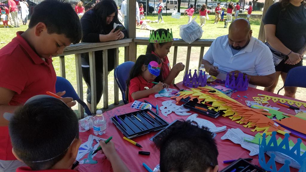 inroom118's tweet photo. Art time in the gazebo was great fun at the Carnival! #msoctx https://t.co/mPo72f5klC