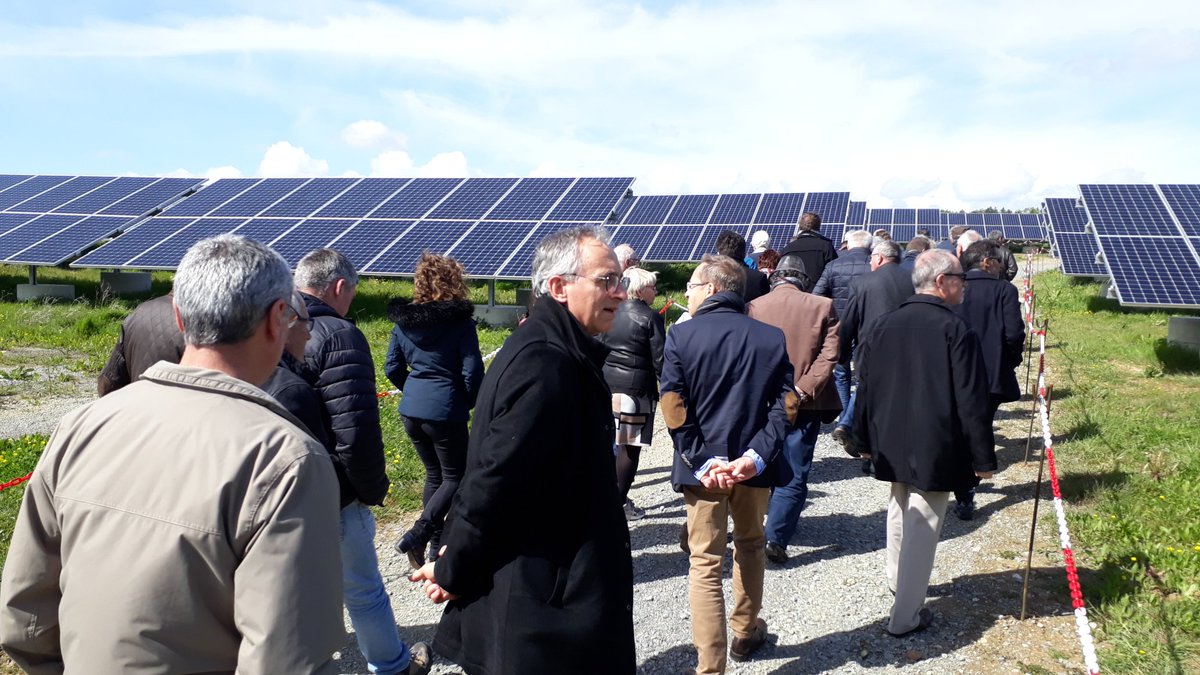 Exemplaire : inauguration de centrale photovoltaïque 🌞🌞 Machecoul, une des + grandes de l'Ouest, sur 1,7ha d'ancien site d'enfouissement. 1er investissement de la SEM <a href="/SydelaEnergie44/">SYDELA ENERGIE 44</a> , partenariat <a href="/BanqueDesTerr/">Banque des Territoires</a> <a href="/CaissEpargneBPL/">Caisse d'Epargne Bretagne Pays de Loire</a> <a href="/loireatlantique/">Loire-Atlantique</a> @LAdeveloppement <a href="/CreditMutuel/">Crédit Mutuel</a>