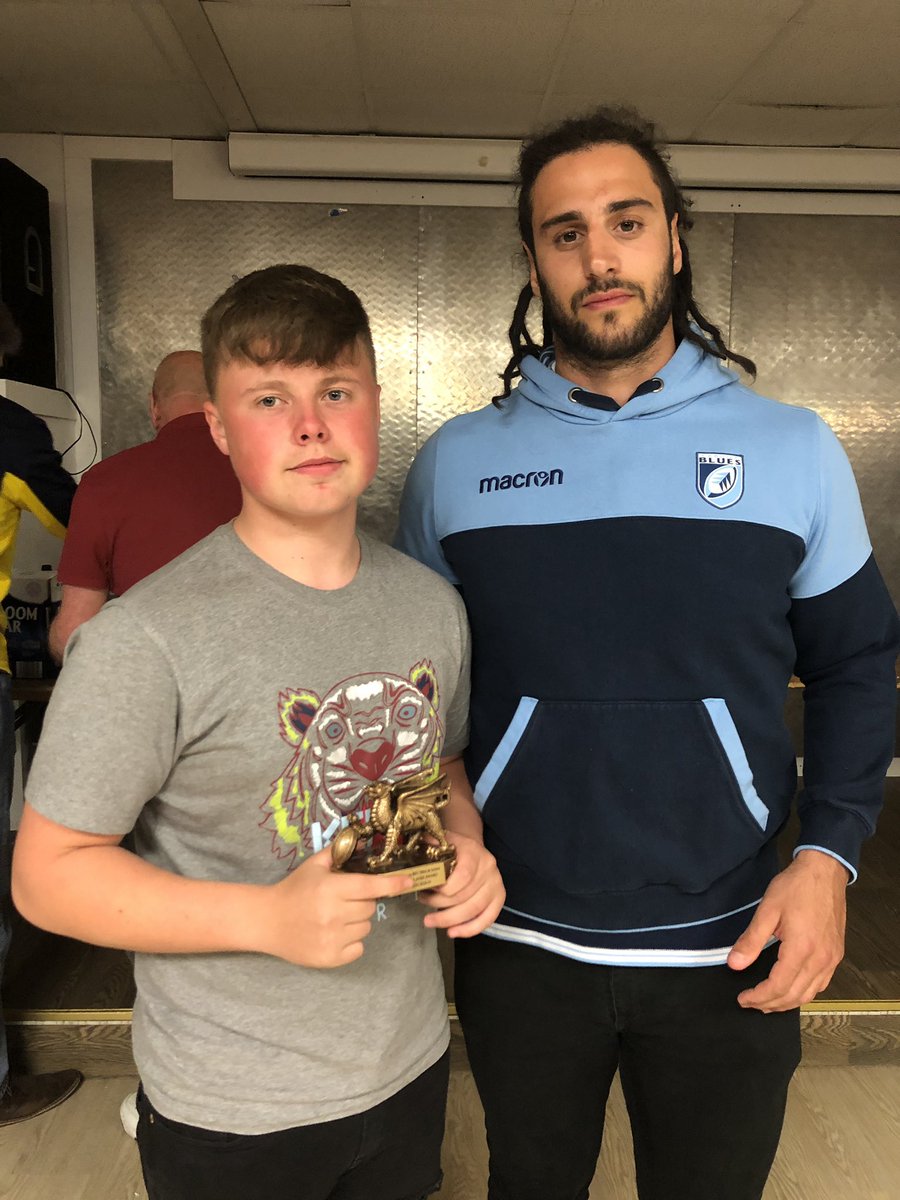 84Bazza's tweet photo. Another season over @DinasPowysRFC been a fab season roll on 2018/19 @Jnavidi thanks for awarding the trophies 👌🏻🏉👌🏻🏉 https://t.co/6Xc0gBfH4L