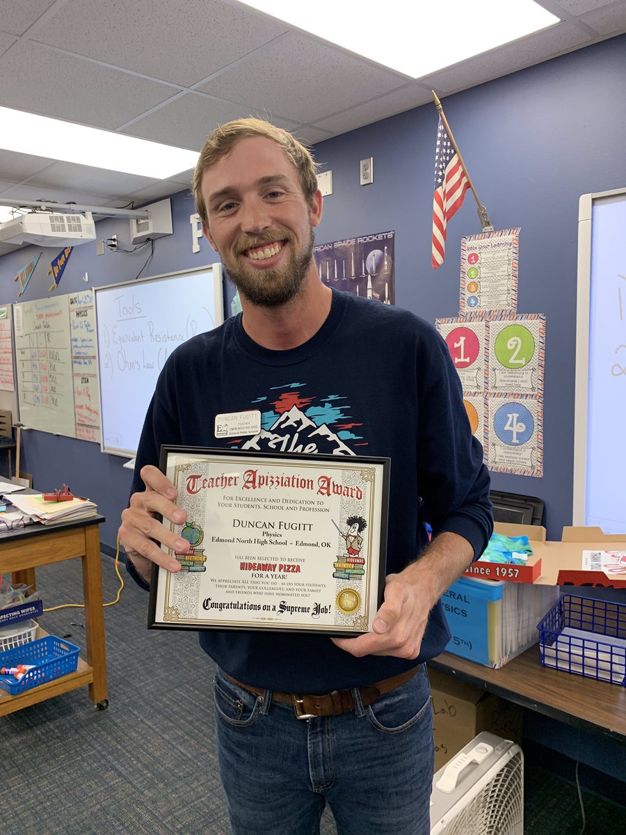 EdmondSchools's tweet image. No matter how you slice it, ENHS Physics teacher Duncan Fugitt is a great educator! Thanks @hideawaypizza for recognizing his supreme talents and awarding him free pizza for one year! #EPSLeads #oklaed