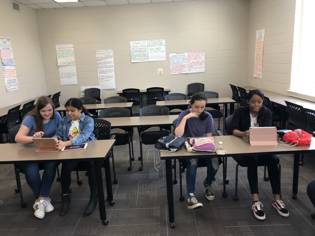 ms_lsizemore's tweet photo. We had the best time at the Yes You Can Teach Conference organized by part of our @SamfordEd leadership team!! I hope the high school students who attended feel even more inspired to become teachers! #teacherleaders https://t.co/zl5ZzDMXN3