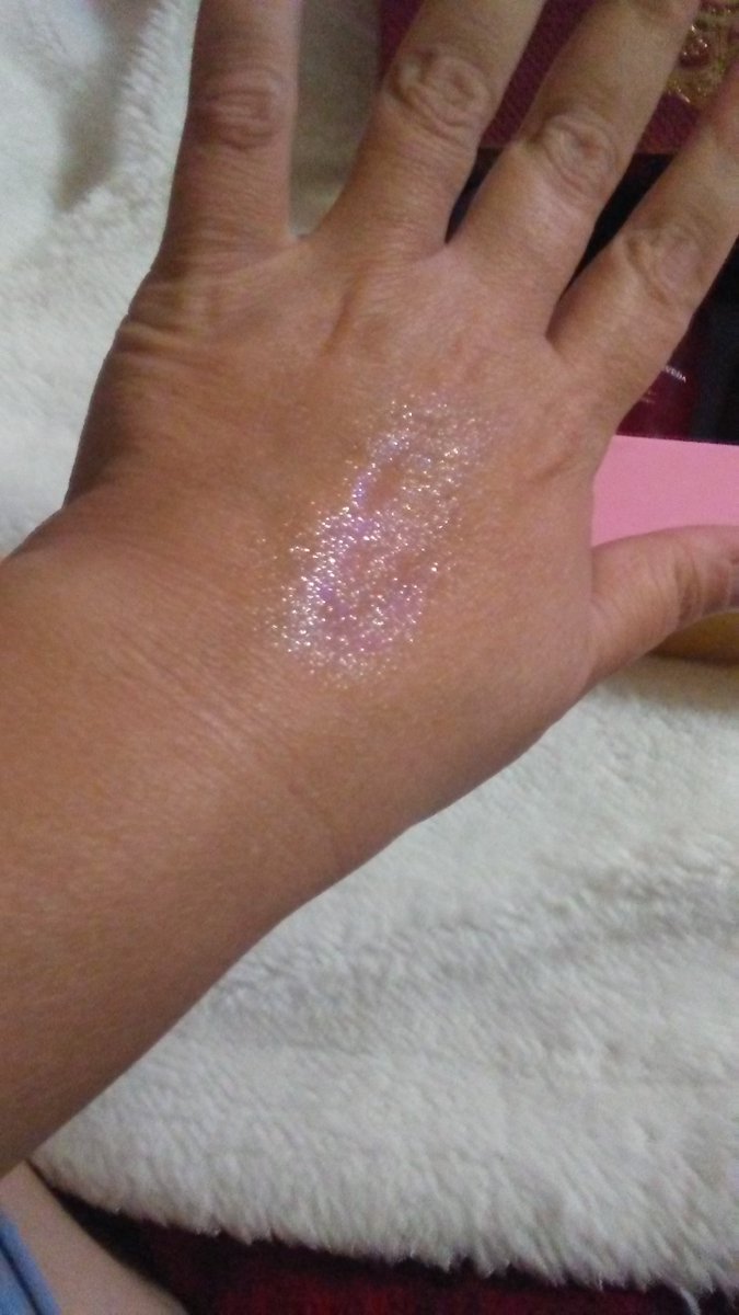 LoperBrandi's tweet photo. On your skin and leaves you sensually smelling with no greesy or oily after thought. I am a true die hard fan of everything I recieved in my box! I feel 10 years younger, smell amazing, and have already recieved many compliments. https://t.co/EPissVCVnG