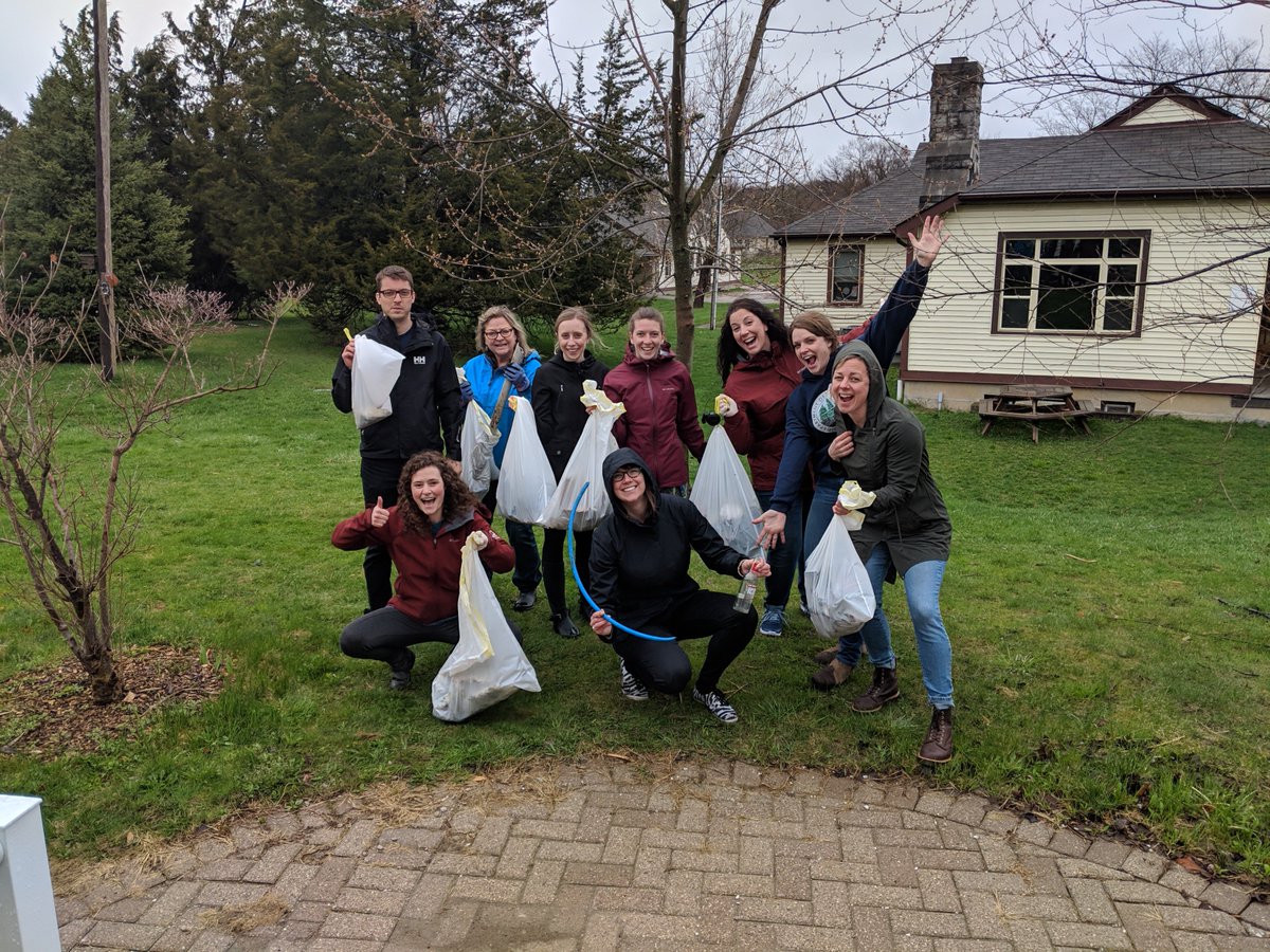 rfldn's tweet photo. Today our staff, alongside @LondonEnviroNet and @thamestalbot picked up litter around our offices as part of London Clean &amp; Green. After just 20 minutes, it was nice to know that we made our workplace a whole lot cleaner!
#20MinMakeover #Trashtag #ldnont https://t.co/ZaPc7wQFjX