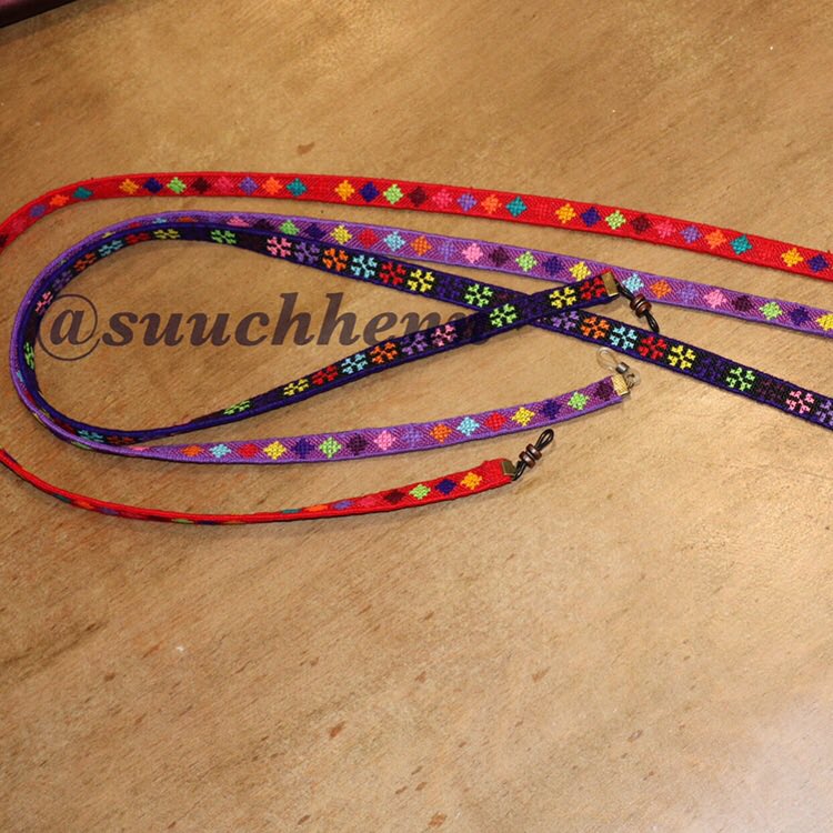 suuchhenn's tweet photo. بند عینک سوزندوزی دورو سوچن

#بندعینک_دستساز #اکسسوری 
#embroidery #embroideryart #needleworker  #زیورآلات #سیستان_بلوچستان #بلوچدوزی 
#suuchhenn #embroidery #earings #sistan_and_baluchestan  #handmadejewelry #handmadegifts #handmadeart #niddlework https://t.co/77qFhoF4t0