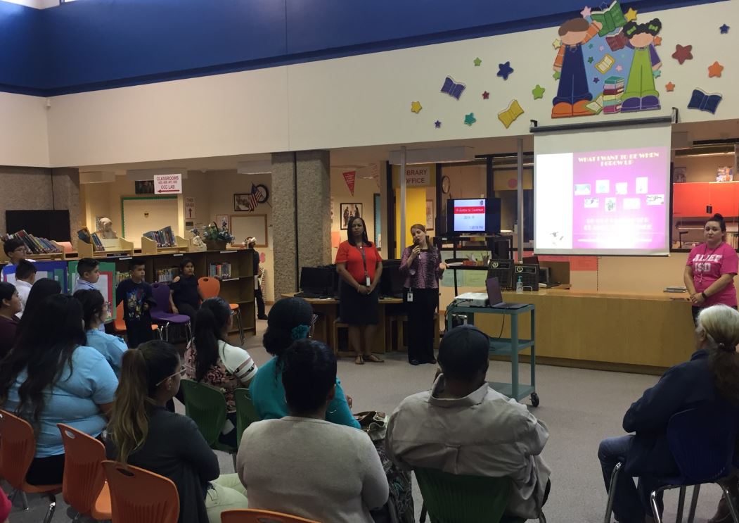 LiestmanLib's tweet image. At LiestmanES we enjoy our #FlexibleLibrary, and we love our #LibraryTransformation because we could move tables and chairs easy and quick. We did it for the Dual-Bilingual showcase at the Library. @Alief_Libraries