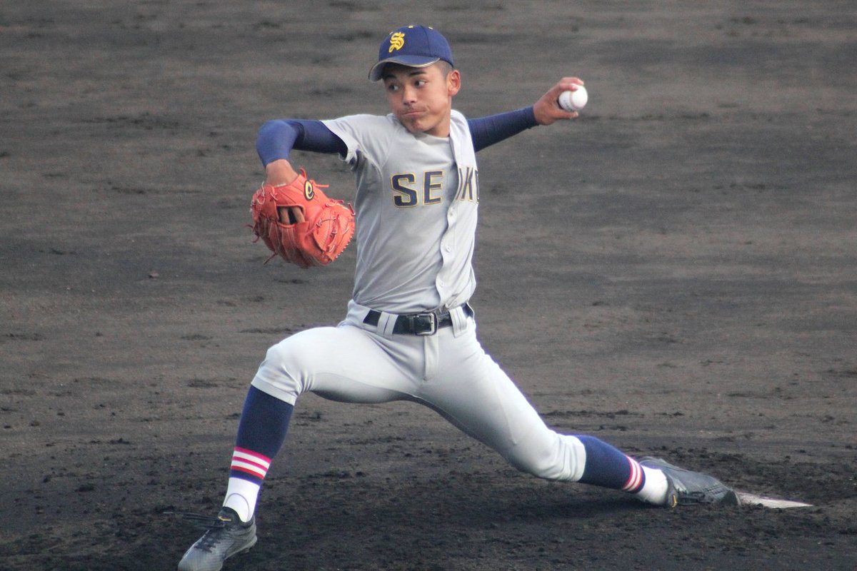 jobin33375's tweet photo. オリックス、ソフトバンク、ヤクルト他多数のスカウトの熱い視線の中、素晴らしい投球を披露した山口県No1投手の聖光・中本至音(3年)。
強打の宇部商相手に11回を投げきり13奪三振1失点の素晴らしい投球を見せてくれました。今後どこまで伸びるのか注目の逸材投手だ❗ https://t.co/XjYkdB9sJC
