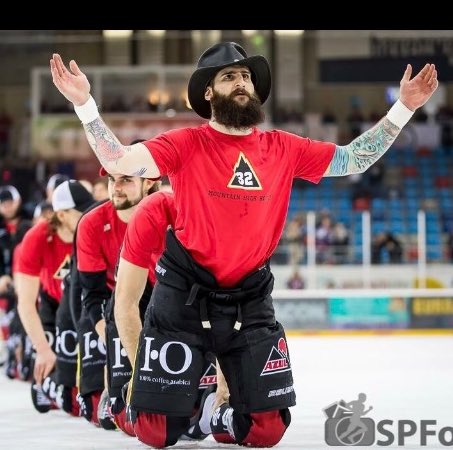 2850Fischtown's tweet photo. And we celebrate our former #32theBeard for win his 1st DEL-Championship 🎊🎊🎊
Congratulations @adlermannheim @AdlerFP 🏆and #FearTheBeard @CodyLampl32 🥇 👏🏻👏🏻👏🏻
#MANRBM #MANvsRBM #DELPO19
(📸 by #SPFoto) https://t.co/4keeREPEjk