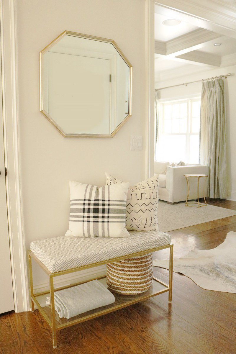 MomSpotted's tweet image. Love! @GraceInMySpace did a great job refreshing her space w/ affordable finds she found on #FacebookMarketplace. It's an easy, convenient way to declutter &amp;amp; make money at the same time. See her #upcycling ideas here: clvr.li/GraceSpaceFB @facebook #FBMarketplaceSpringRefresh