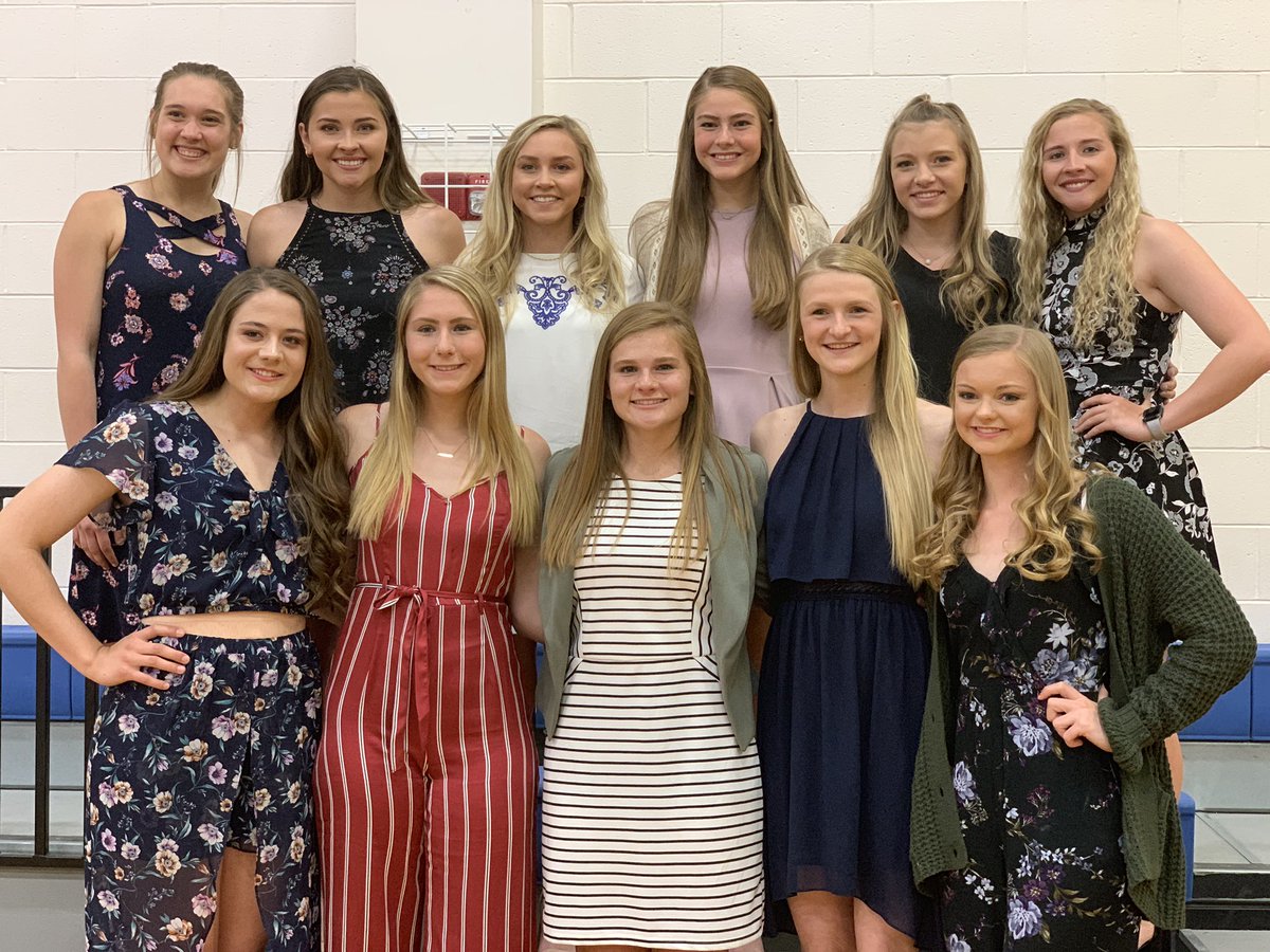 kristiannallen1's tweet photo. Always so proud of everything the volleyball girls accomplish on the court and in the classroom.  These young ladies are part of the reason our team had a 3.86 GPA #NationalHonorSociety #BeautyAndBrains #FEARLESS https://t.co/b7PvYs6V5j
