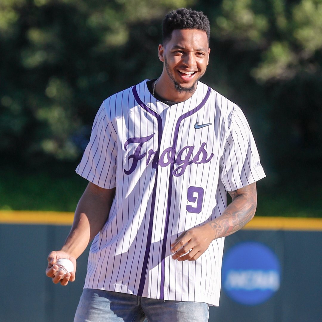 TCU_Athletics's tweet image. .@JDoc_son is pretty good at modeling our new unis... 😈🔥 #FrogSwag