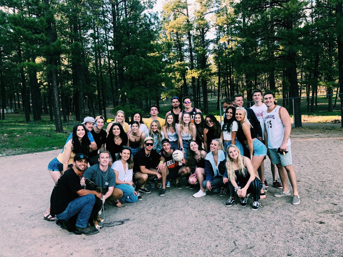 We loved spending the afternoon with our lovely sisters and the gentlemen of phi delta theta! 💛 thanks for making our last social of the year a great one <a href="/PhiDeltaThetaAZ/">Phi Delta Theta</a> !!
