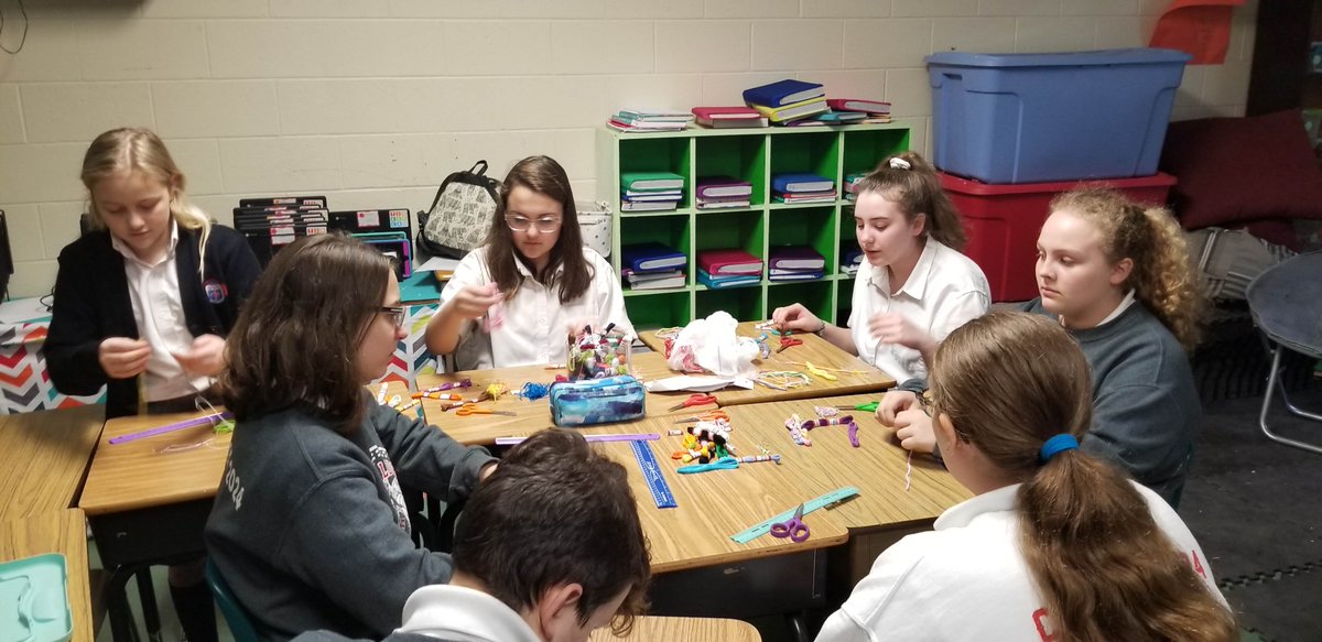 ann_czeponis's tweet photo. Preparing for our Bake Good and Bracelet Sale to raise money to become guardians of Kabi. Watch out for these kids - they are going to change the world! @JaneGoodallInst @STEMatND #PaSTEMambassador #OLOLSTEM #TrusteySTF https://t.co/v89USRy3d4