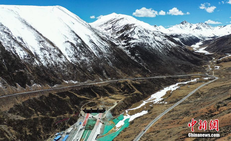 PDChina's tweet photo. The world's highest highway tunnel was open to traffic on Friday at an altitude of over 4,750 meters above sea level in southwest China's Tibet Autonomous Region. https://t.co/Th3s1rF6nr