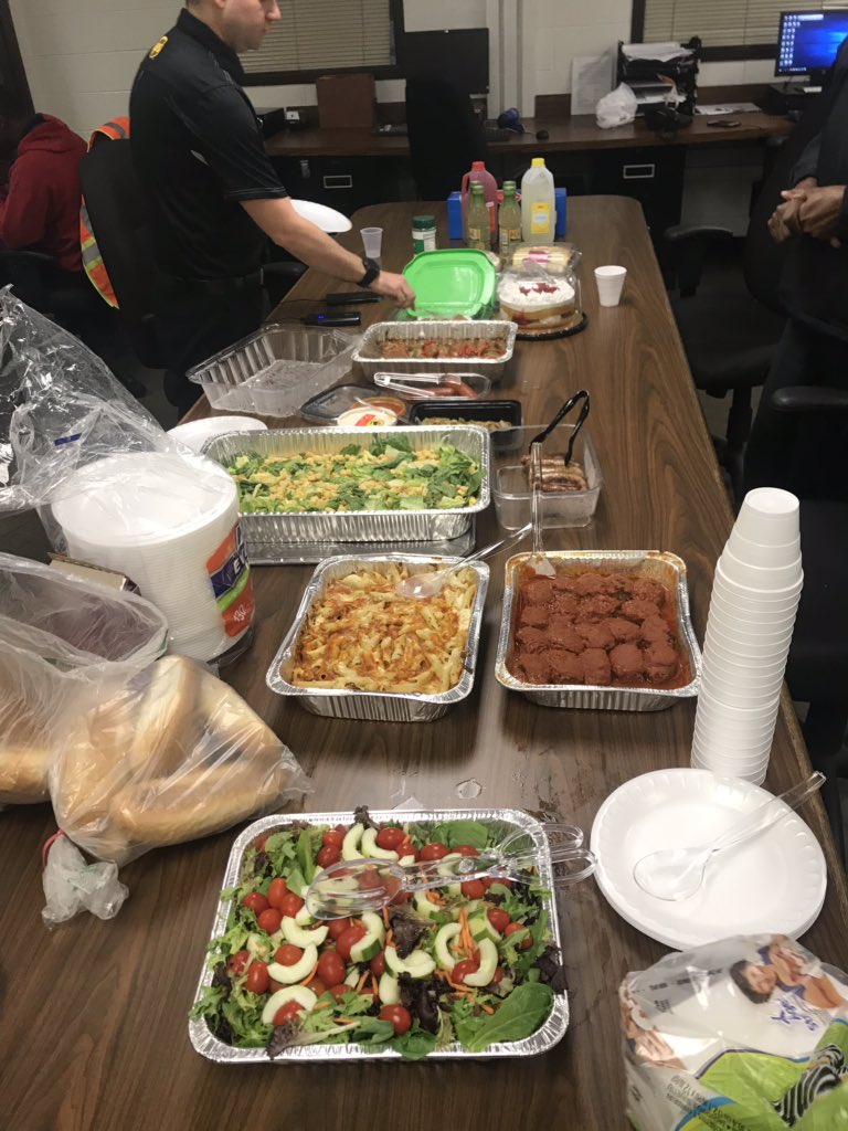 KurtuSara's tweet photo. #FamFeastFriday with my PHL Twi team!! No leftovers 🤷🏽‍♀️ @LynellFoxworth1 @BarberRasheen @BrownDenelle @BobKee6 @DavidaHarriso14 @LaurenCarroll44 @JamesSm03402046 https://t.co/J77zQN7reN