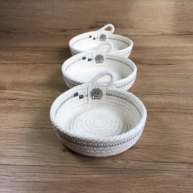 WildCarrotWoven's tweet image. 25/100
Saucers. These dish-shaped baskets have dozens of uses. They are the perfect size to toss your keys, hold your jewelry or display your guest-soaps in the bathroom. What would you use them for? #ropebasket #saucer #keydish #minimalistdecor #simples… bit.ly/2XPSXfw