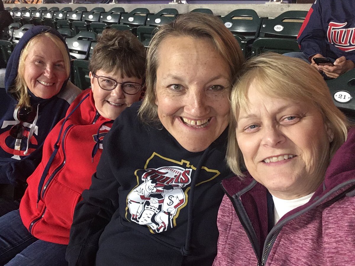 loganandconner's tweet image. #twinspics