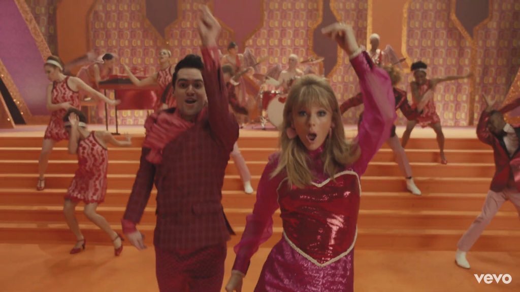 TSwiftNewsTH's tweet photo. เทย์เลอร์เปิดเผยว่าชื่ออัลบั้มใหม่ #TS7 และขื่อซิงเกิ้ลตัวที่สองนั้นซ่อนอยู่ใน #MEMusicVideo หมดเลย แถมยังมาบ่นๆว่ายังไม่มีใครหาเจออีกด้วยนะ 😅 ตอนนี้คำที่แฟนๆเดาๆกันก็มี

 Metamorphosis, Kaleidoskope, Chrysalis, Lover, Home, Clam, Awesome https://t.co/RWcglJN33X