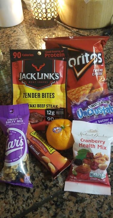 PCHuskyBaseball's tweet photo. Huge shoutout to Amie Despain for helping me put together snack bags for the team as they head out for a 2.5 hour bus ride, and a doubleheader! We also have breakfast burritos for the ride out..plenty of fuel..let's get two wins tomorrow Huskies!!
♡Lynnette https://t.co/S9iXtuk1rd