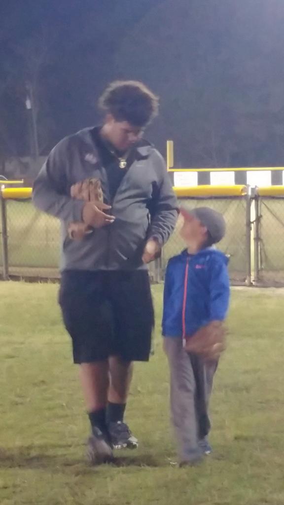 Boo7078's tweet image. Really proud of this guy! @trystenhill9 is Colby's favorite football player. Trysten has always taken time to talk to Colby. In this picture, Trysten threw the baseball with Colby for a while. Genuinely good dude. Congrats to Trysten on being the #58 pick in the 2019 NFL draft