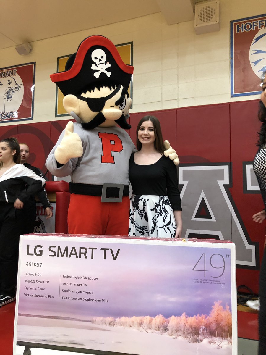 PHSCTTP's tweet image. Congrats to Amanda on winning a brand new 49” 4K TV! Perfect attendance for 4 years!!! #onephs