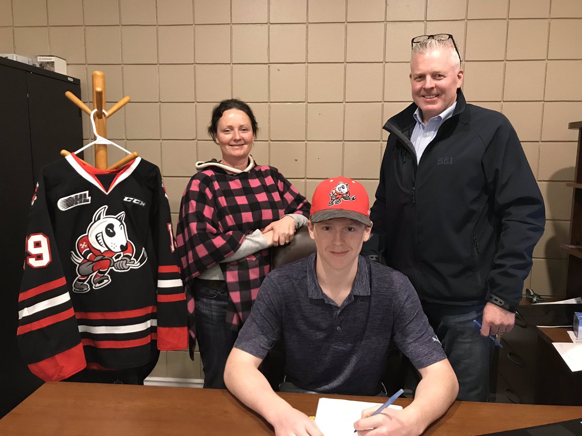 IsaacEnright's tweet photo. Beyond thrilled to officially be a part of the @OHLIceDogs hockey club. Huge thank you to my parents who have been my biggest supporters, I would also like to thank all of my teachers, coaches, teammates and @uptownhockey for supporting me. #GoDogs!!🐶 https://t.co/mQGHxefPdb