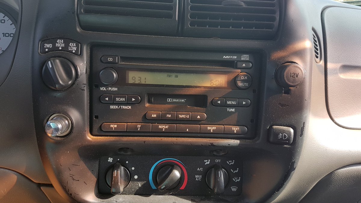 Yamapama's tweet photo. CD, MP3, radio én cassette!

#HiddenSoundsystem https://t.co/s0gZkgVPEA
