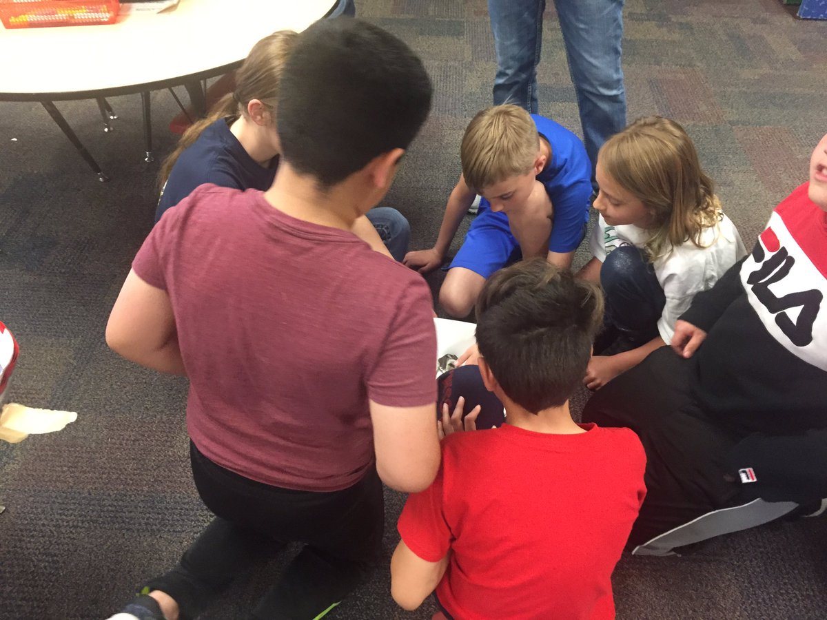FFA showing our 3rd grade students little baby chicks!  Students did an excellent job!👍 #washwildcats