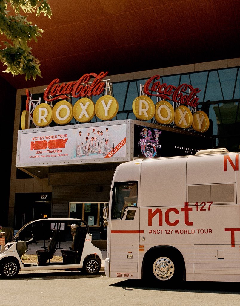 NCTsmtown_127's tweet image. WOW! Sold-out crowd in ATL! See you soon everyone—we can’t wait!

#NEOCITYinATLANTA #DDAY 
#DOYOUNGinATL 
#WE_ARE_SUPERHUMAN
#NCT127_SUPERHUMAN
#SUPERHUMAN
#NEOCITYinUSA #NCT127inUSA #ATLANTA #NCT127 #NCT