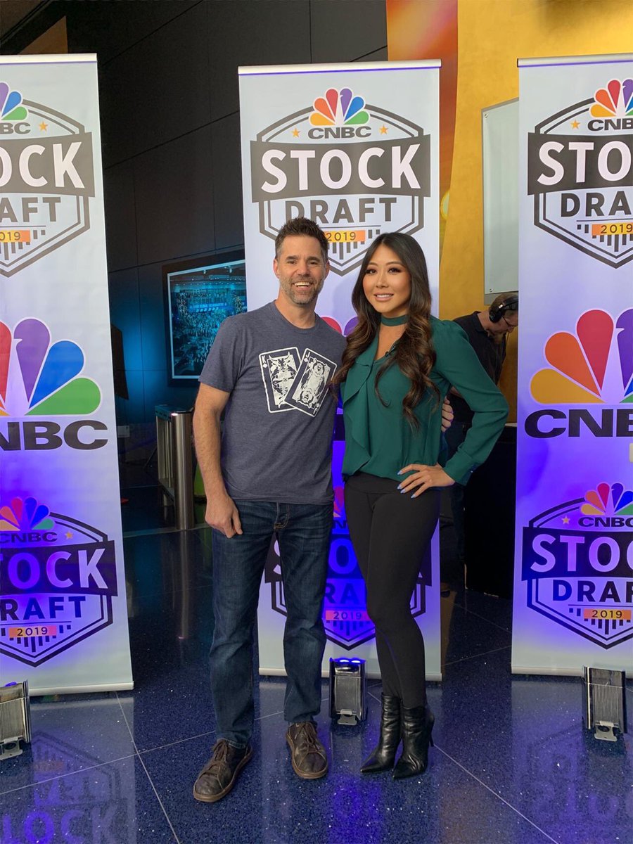 TuckonSports's tweet photo. Shoutout to @tkarn421 and @RunGoodGear .... Hooked us up with t-shirts for the #stockdraft on @cnbc
Tana, youβre a good egg. https://t.co/tgZoC0vuQg