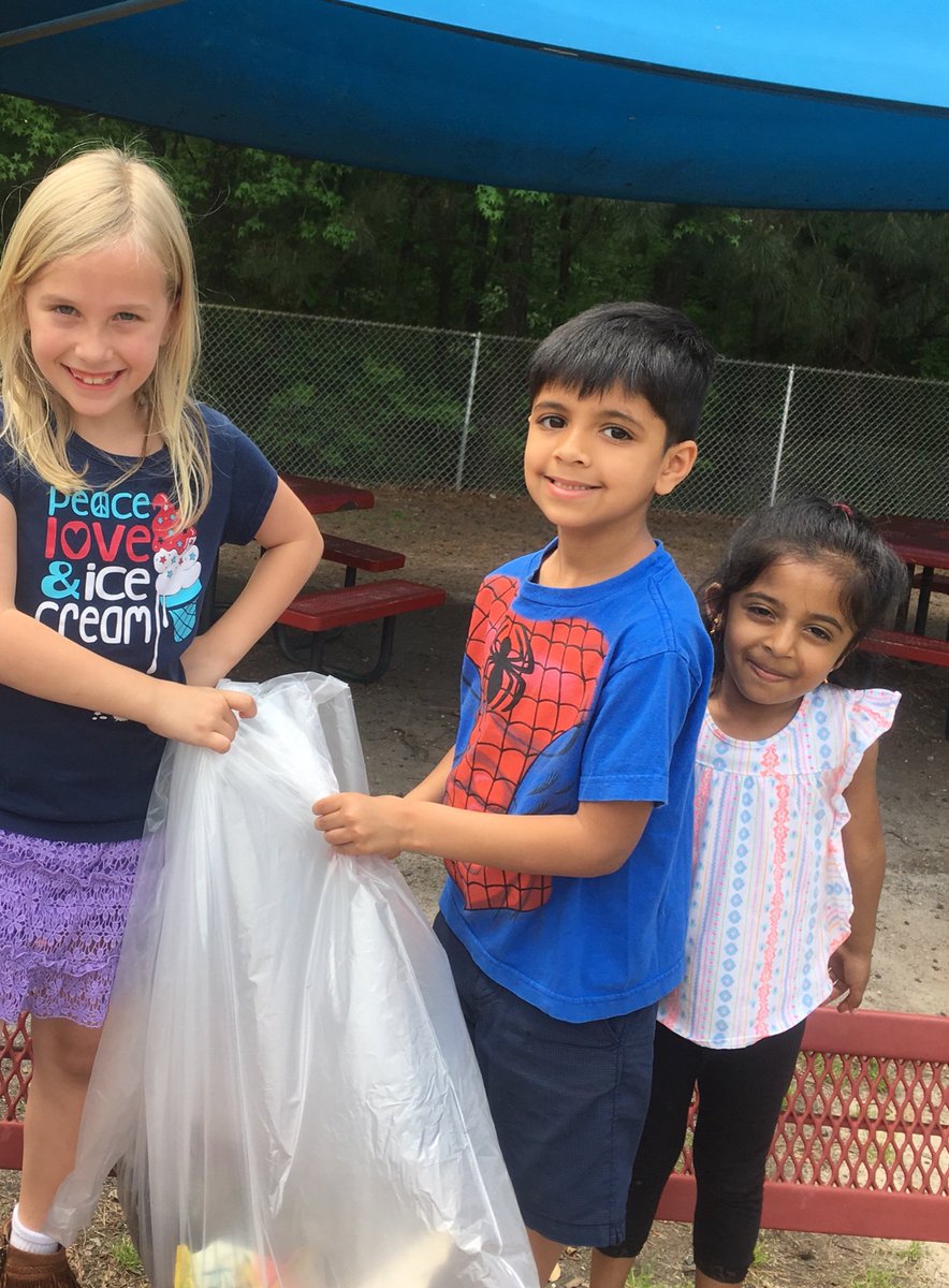 MrsByrdMES's tweet photo. The children were excited to learn about Earth Day this week and so eager to help clean up trash around our playground. Love these sweet little souls! https://t.co/xpcgNLqNOq