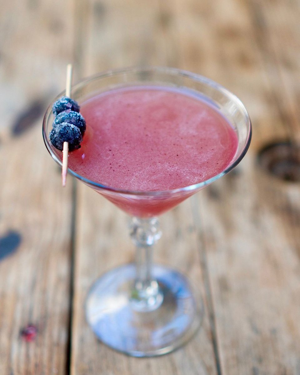 The Tricky Rickey with our housemade strawberry shrub, vodka, velvet falernum, lemon, Opera Prima and thyme 🍓🌱 

#FridayCocktails #strawberry #cocktails #cheers #drinkup #imbibe #hookandladder #drinksacramento #midtownsac #visitsacramento #cravesac