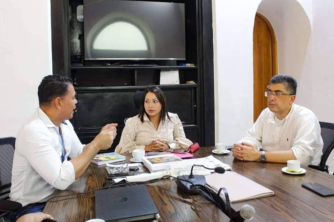 secgeneralctg's tweet photo. La @secgeneralctg @AlcaldiaCTG Martha Seidel, se reune con Julio César Cárdenas delegado @CGR_Colombia , para ofrecer garantías en la investigación abierta por el organismo de control ante denuncia presentada por presunto manejo inadecuado de residuos alimenticios en IE

. https://t.co/CuyjpcD0B0