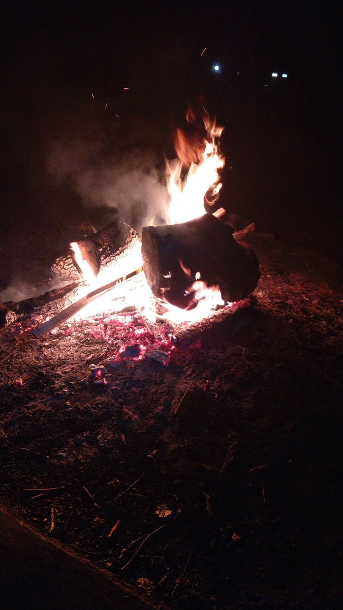 14thWallingtonS's tweet photo. We have fire and the Scouts are in their tents. We're doing well #skillsforlife #iscout #iScoutoutside @SuttonScouts @GLSWScouts @UKScouting https://t.co/efet2Tml6L