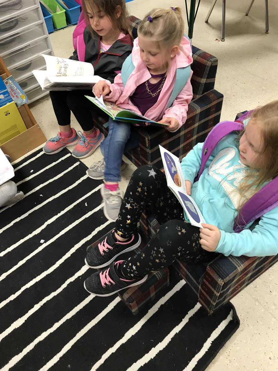 Little1Learning's tweet image. Catching up on some reading while waiting for our buses. #readers #noworksheetnoproblem @SolleyAACPS