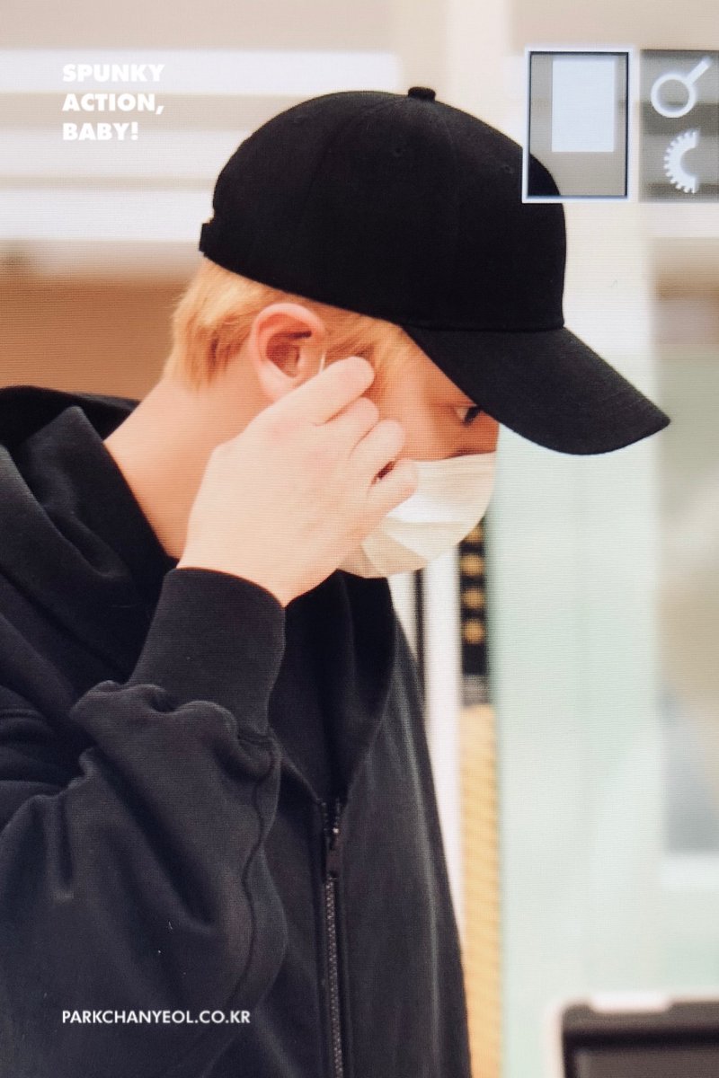 chanyeolit's tweet photo. 190427 ICN 찬열 / 🌸🌸🌸🏠🌸🌸🌸 #찬열 #EXO #CHANYEOL ⁠#엑소 #봄여름가을겨울 #봄_여름_가을_겨울 #SSFW #BBMAsTopSocial EXO @weareoneEXO https://t.co/TTbqSQdC53