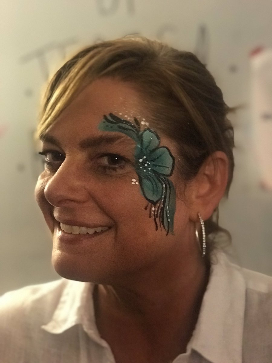 Just some awesomeness #artwalk #teresapaintsfaces #cwvfacepainter #art #arronfieldagency #wvfacepainter #facepainter #facepainterlife