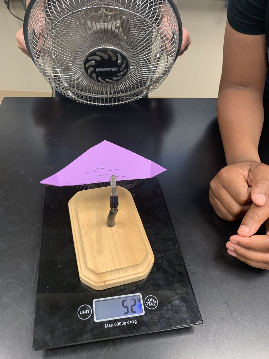 Earnse_Shop's tweet photo. Wing design- Forces of Flight unit. Using before/after weight to show lift. #STEM #forcesofflight #oakdalerockets #TII2018 https://t.co/pfOQyb2T2M