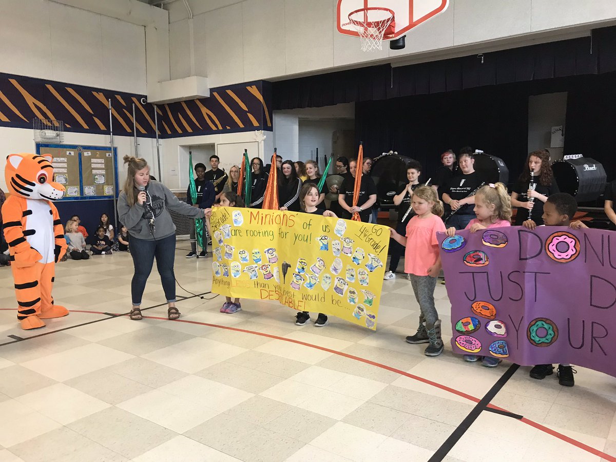 TaftGalloway's tweet photo. @PAWSDetroit came to cheer on our 3rd and 4th grade students for the MStep test!  Our K-2 students made banners to show their support!!  #ourschoolrocks @WWCSD @wmzebras https://t.co/waCBk8hMIm