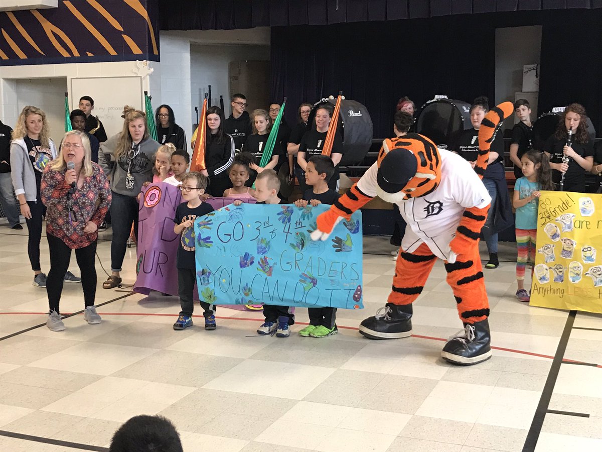 TaftGalloway's tweet photo. @PAWSDetroit came to cheer on our 3rd and 4th grade students for the MStep test!  Our K-2 students made banners to show their support!!  #ourschoolrocks @WWCSD @wmzebras https://t.co/waCBk8hMIm