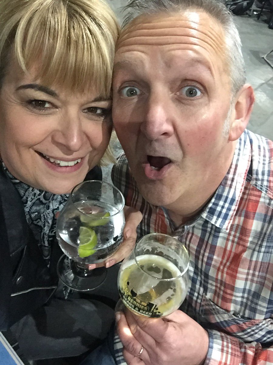 Top night <a href="/BBBCrewe/">BerriesBeansBeer</a>. The <a href="/GroovyRev/">Groovy Revolution</a> band got the room bouncing too💃🏻🥂🍺😎#Friyaay #livemusic #crewe