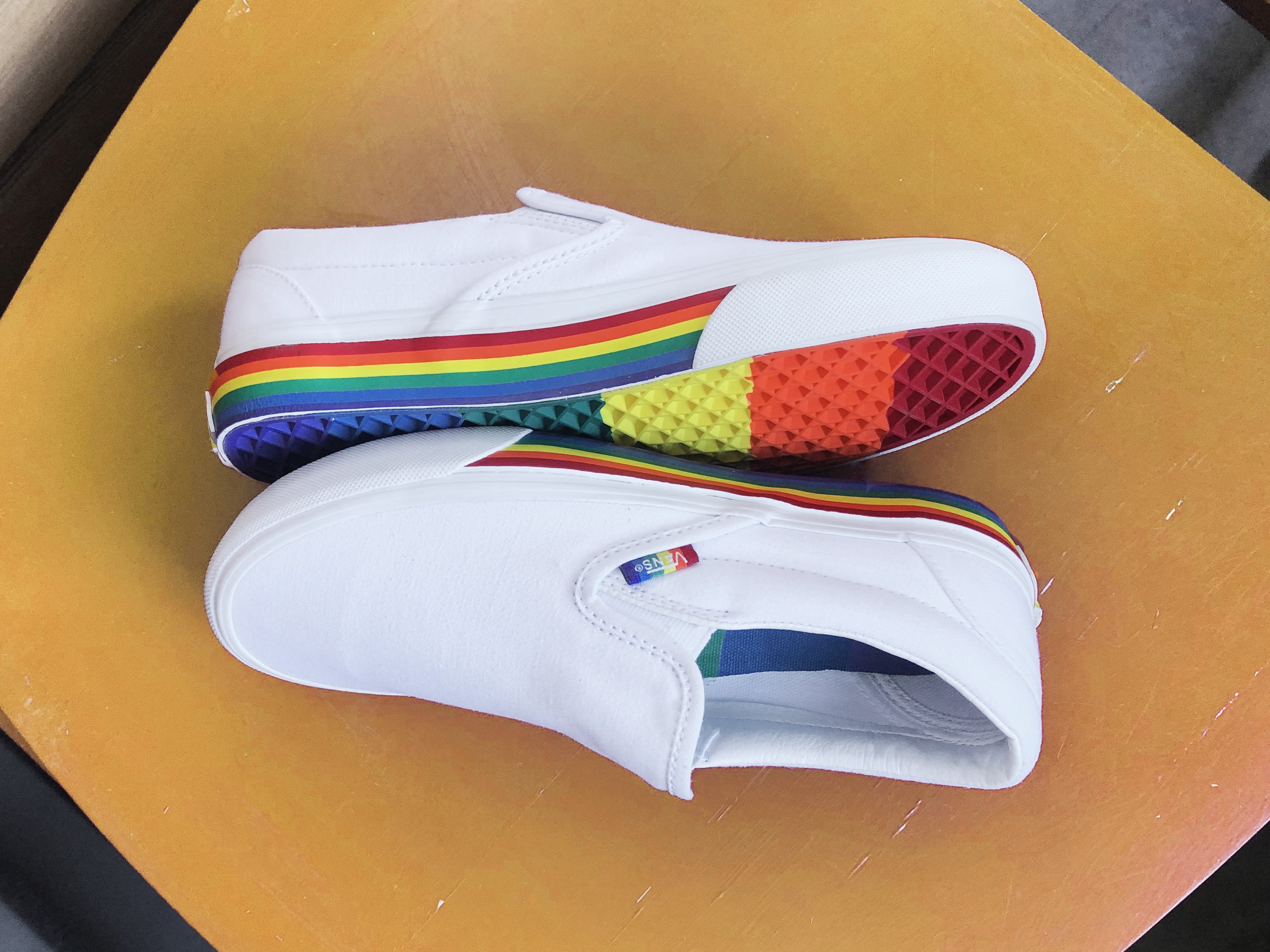 Cut off Darts Scold journeys on Twitter: "🌈🌈🌈 vans rainbow slip on, available only at  journeys 😍😍😍 https://t.co/Ye9vW3Ywxo https://t.co/MbD3nDiR6n" / Twitter