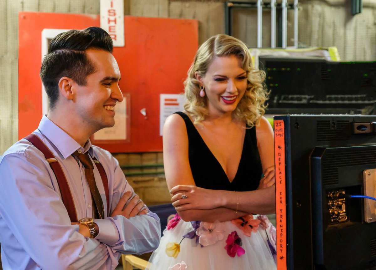 bigreputation's tweet photo. @taylorswift13 It’s obviously “Replace for transport.” #MEmusicvideo https://t.co/6U08W3pzbU