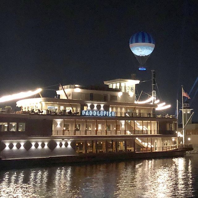 TheBrookharts's tweet photo. This boat and hot hair balloon mean one thing: Magic is waiting to happen. Whether it’s arrival day for vacation, or just another night at Disney Springs, we love a greeting from these two! #disneysprings #paddlefish #charactersinflight #hotairballoon #dailyvlog https://t.co/P22e1GDsvQ