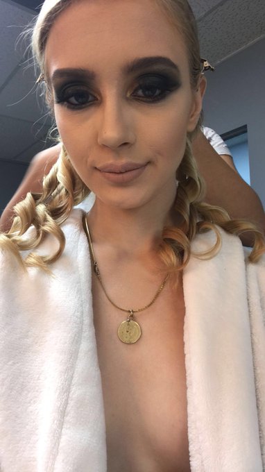 Shooting for @cherrypimps1 😍👄 https://t.co/Daw5qRpBtc
